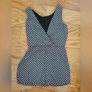 Velvet Torch Geometric V-neck lace back Romper Size Small